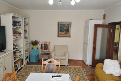 Km 4-5 - Casa renovata, situata in centrul cartierului - 3