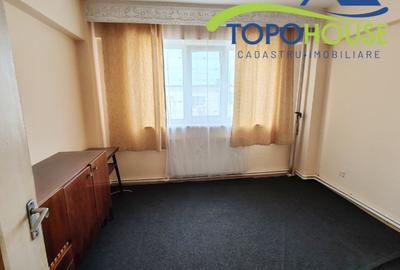 Apartament de vânzare cu 3 Camere - Etajul 4, 64 mp, Balcon, lift nou