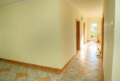 Oportunitate Exclusivă de Investiție în Câmpina Muscel Vila 12+ camere 750 mp - 11