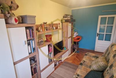 Vand apartament cu 4 camere in zona spitalul judetean,comision ,,0'' - 8
