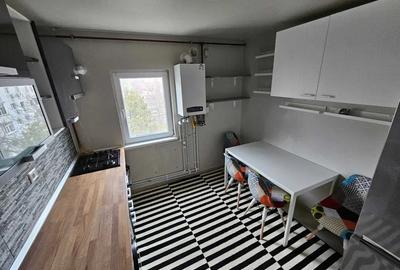 Apartament cu 3 camere decomandat în Casa de Cultură