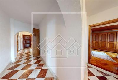Apartament de vanzare in Sibiu - decomandat - 4 camere, balcon - - 9