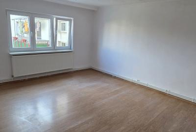 Apartament cu 3 camere, Micro 17,  Bld Independentei - 7