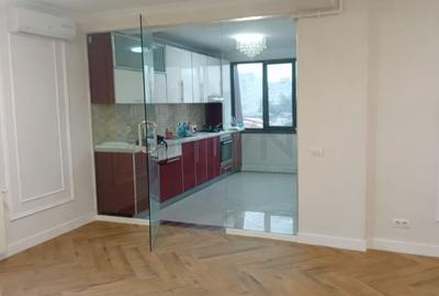 Apartament cu 3 camere nedecomandat în 1 Mai