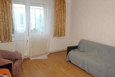 Inchiriez apartament 2 camere in Deva, zona Scarisoara, bloc de 4 etaje, - 2