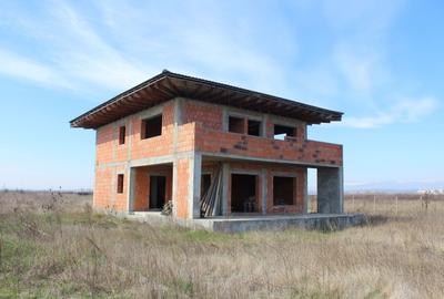 Casă individuală cu 5 camere în Est