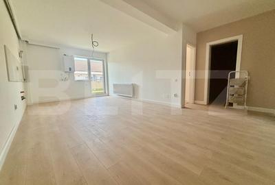 Apartament cu 3 camere semidecomandat în Florești