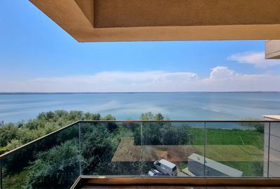 Apartament cu vedere frontala catre lac