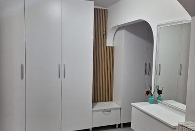 Apartament cu 3 camere decomandat, mobilat în Rogerius
