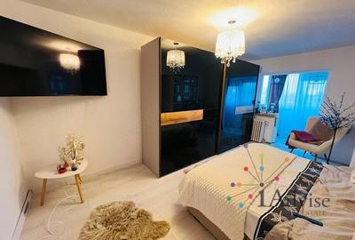 Apartament cu 2 camere decomandat în Tractorul