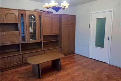 Apartament cu 3 camere semidecomandat în Tudor