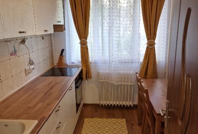 Apartament cu 3 camere semidecomandat, mobilat în Dristor