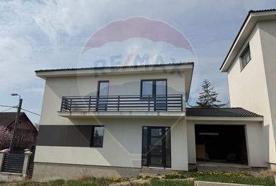 Casă cu 4 camere în Central