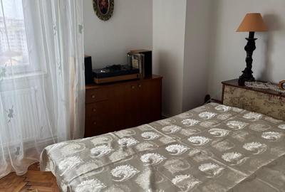 Apartament cu 3 camere decomandat în 23 August