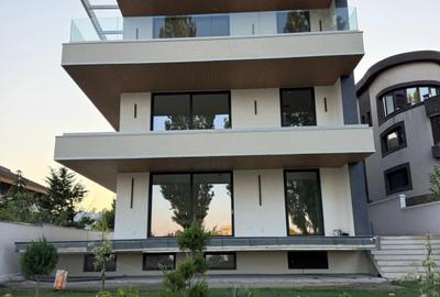 Apartament cu 4 camere decomandat în Floreasca