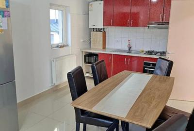 Apartament cu 5 camere decomandat, mobilat în Calea Moldovei