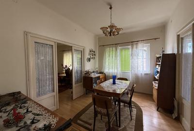 De vanzare apartament de 94MP cu curte de 90 MP - 1