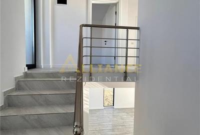 Casa Individuala de vanzare - Teren 350 mp | 4 camere - 3 bai - 13