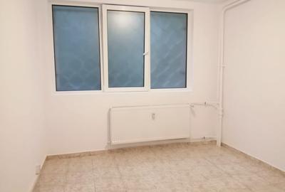Apartament cu 3 camere decomandat în Drumul Taberei