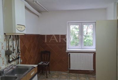 Apartament cu 3 camere semidecomandat în Zorilor