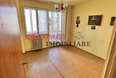 Apartament cu 3 camere decomandat în Titan