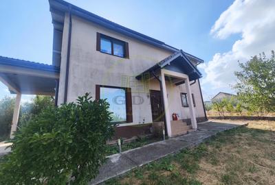 Casă individuală cu 4 camere în Ghercești