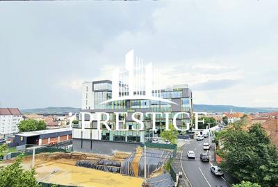 Apartament cu 3 camere semidecomandat în Trei Stejari