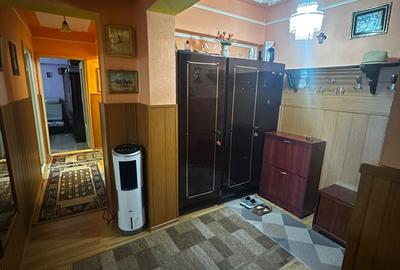 Apartament cu 3 camere, decomandat, zona Dacia - 11