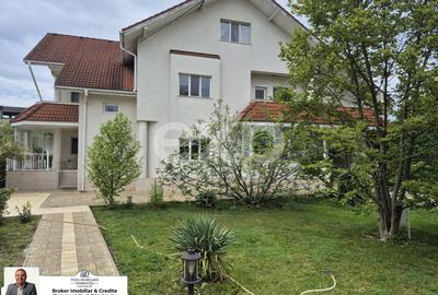 Casă individuală cu 10 camere în Micro 6