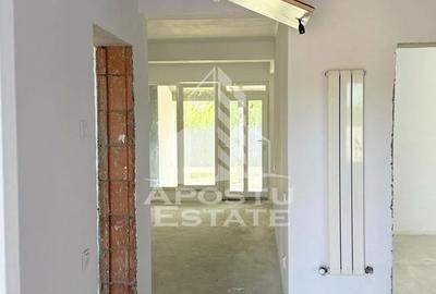 Jumatate de duplex nou cu 4 camere,Parta - 35