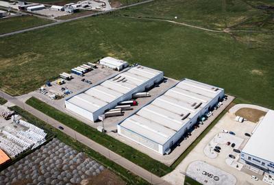 Parc industrial cu platformă betonată lângă A1 - 11