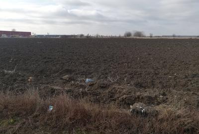Teren  stradal , zona in dezvoltare , posibil marire suprafata . - 5