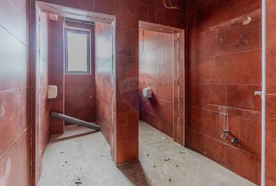 Cladire de 902 mp utili de vânzare, zona Grivitei - DN 13, COMISION 0 - 44
