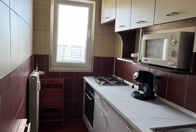 Garsonieră decomandată 32 mp, etaj 10/10, parcare, 1 minut de metrou 1 Decembrie - 5