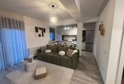 Apartament cu 2 camere decomandat în Tractorul