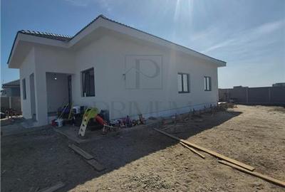 Casa individuala - parter - 3 dormitoare - finalizata - teren foarte mare - 1