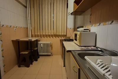 Apartament cu 3 camere semidecomandat în Drumul Taberei