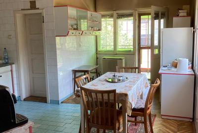 Casă individuală cu 4 camere în Central