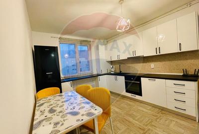Apartament - Prima inchiriere - 3 camere si balcon - zona Hipodrom - 2