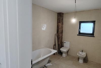 Casa  mare, luminoasa, spatioasa cu 5 camere, doua bai, 400 mp teren, Bucium - 16