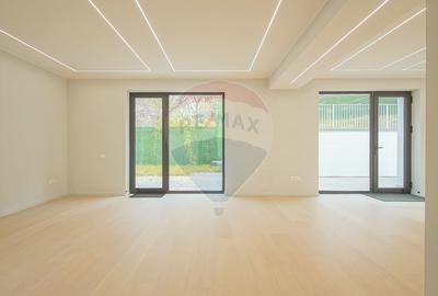 La poalele Tâmpei — vilă contemporană în Schei - 11