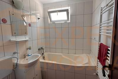 Apartament 2 camere de vanzare, situat in zona Tomis II - 8