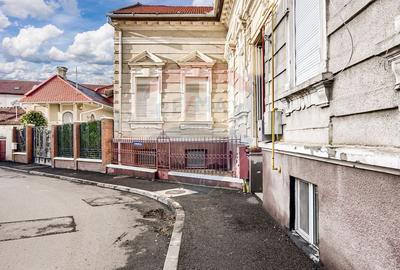 Apartament 4 camere spațioase,  curte,  zona Piata Catedralei - 8