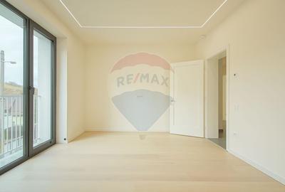 La poalele Tâmpei — vilă contemporană în Schei - 6