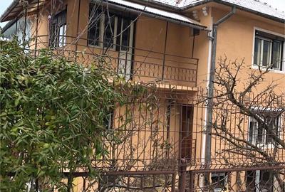 Apartament in casa, zona Patria - 1