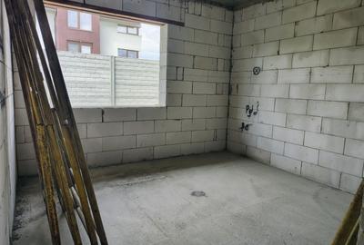 Casă la roșu,  – Oradea, str. Caișilor. 175 000 E . Comision 0 - 7