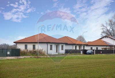 Casă individuală cu 4 camere în Stupini