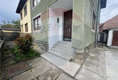 Casă cu 3 camere în Central