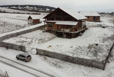 De vânzare un imobil la rosu în Sfântu Gheorghe