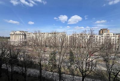 Apartament cu 4 camere semidecomandat, mobilat în P-ța Unirii